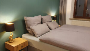 Bett Schlafzimmer Wilhelmsplatz 4 Kienreich Apartments
