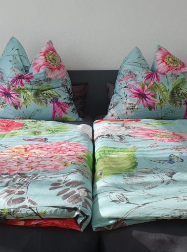 Schlafzimmer 2 Fewo Weißenfelser Straße Merseburg Kienreich Apartments bequemes Doppelbett